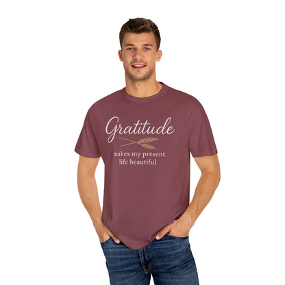 Gratitude script quote T-Shirt | Gratitude makes my present life beautiful, Comfort Colors